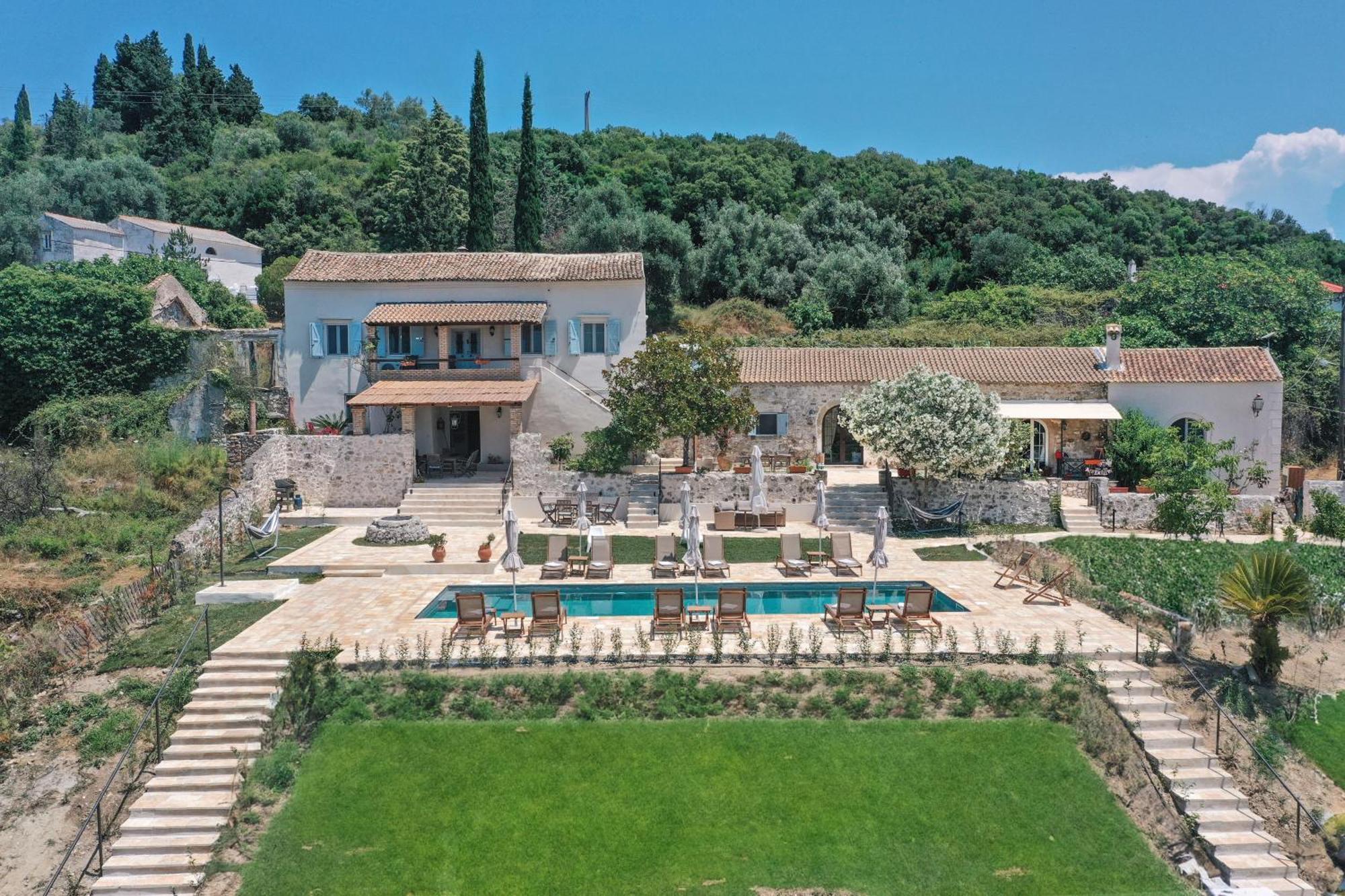 Marcora'S Historical Estate Guest House Strongylí Exterior photo