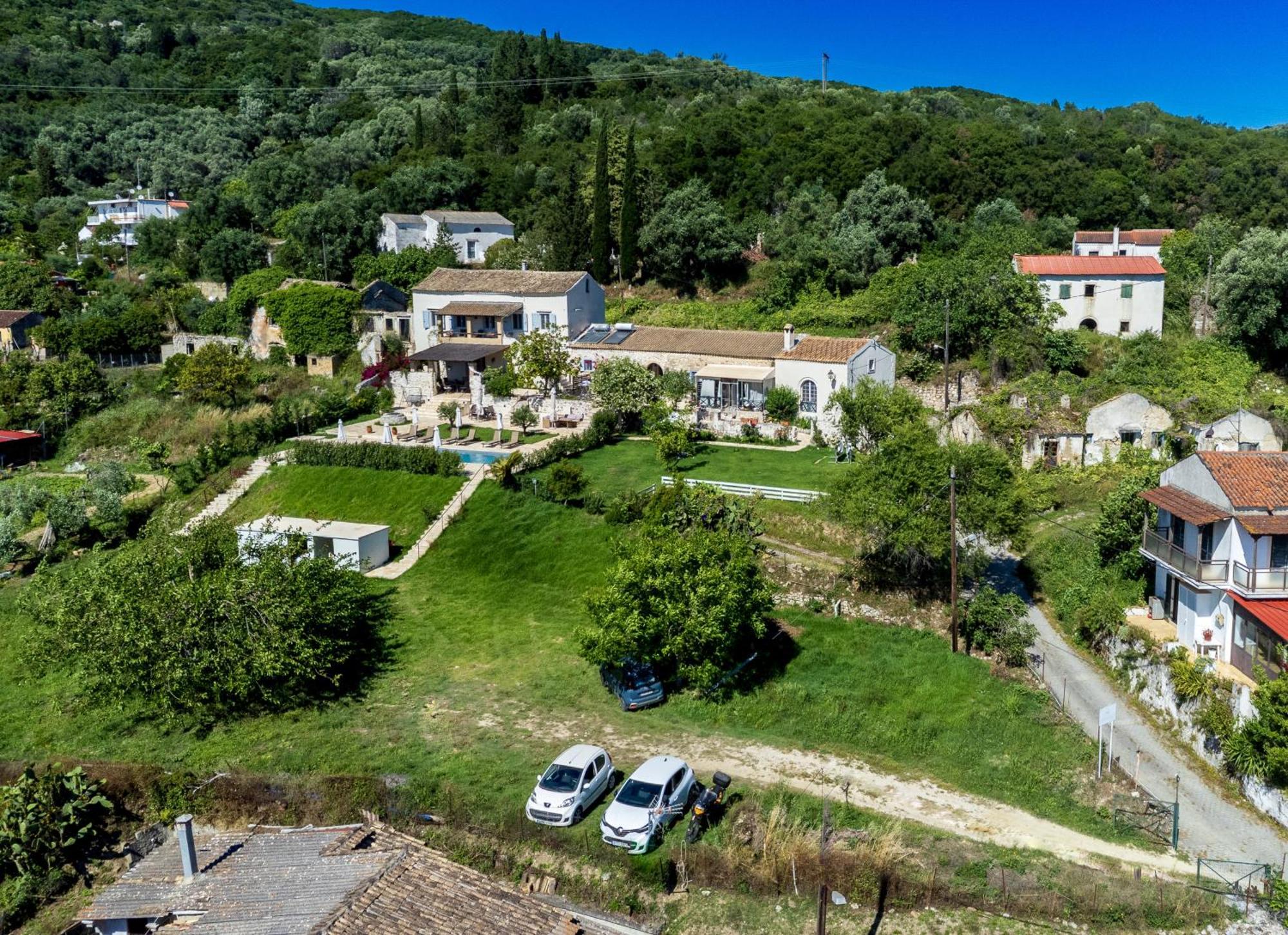 Marcora'S Historical Estate Guest House Strongylí Exterior photo